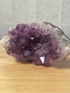 Natural Amethyst Crystal Cluster — Purple Decorative Geode Specimen - Uruguay
